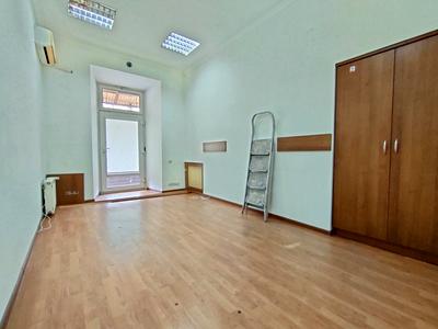 комерційна за адресою Троїцька вул., 7