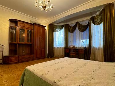 квартира за адресою Довженка вул., 8