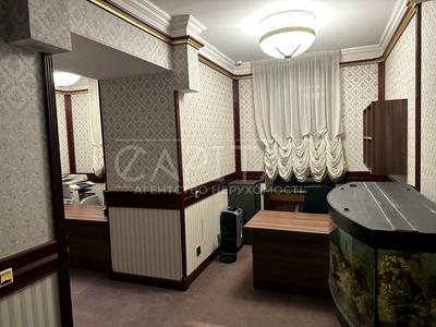 комерційна за адресою Костельна вул., 6