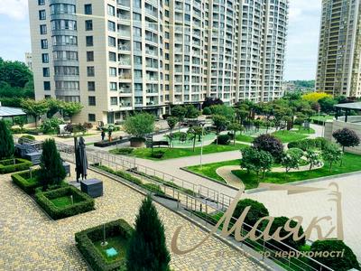 комерційна за адресою Деміївська вул., 33