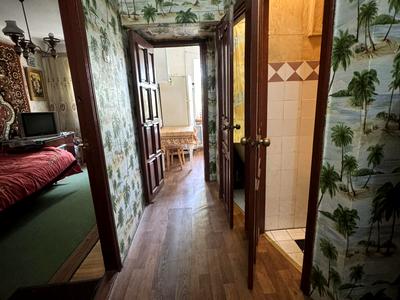 квартира за адресою Космонавтів вул., 1