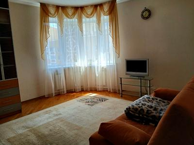 квартира за адресою Анни Ахматової вул., 45