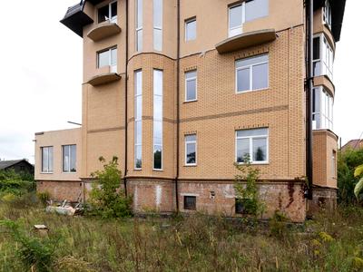 комерційна за адресою Патріарха Володимира Романюка вул. (Жовтнева), 26