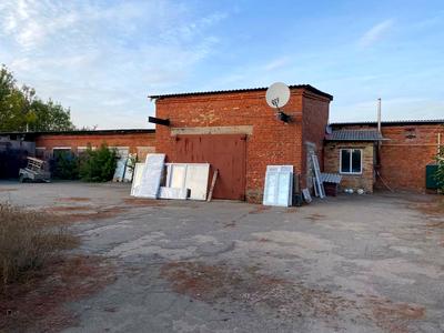 комерційна за адресою Соборності вул., 142