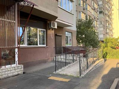 комерційна за адресою Градинська вул., 11