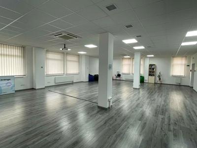 комерційна за адресою Угорська вул., 12