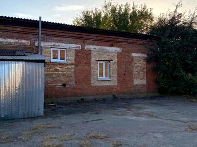 комерційна за адресою Соборності вул., 142
