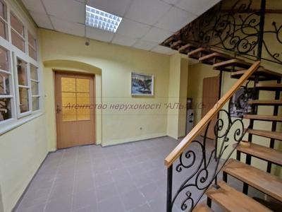 коммерческая по адресу Корятовича пл., 15