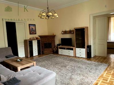 квартира за адресою Дорошенка П., 44