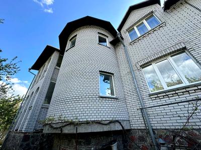 будинок за адресою с. Крюківщина, Квіткова вул., 3