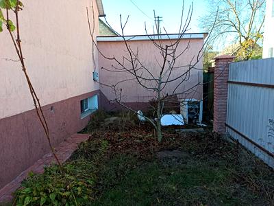 будинок за адресою 7 вишнева