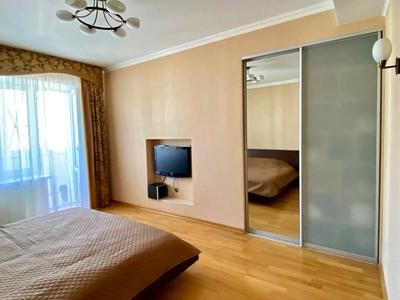 квартира за адресою Анни Ахматової вул., 31