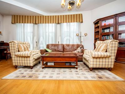 будинок за адресою Строителей, 8