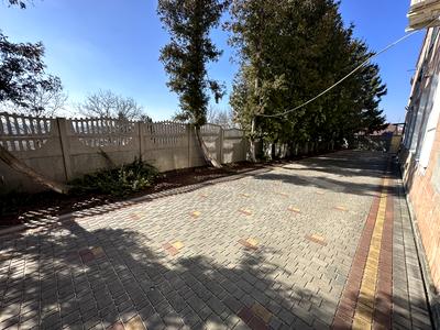 коммерческая по адресу Грушевського, 71