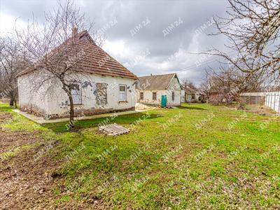 будинок за адресою с. Жуки, Центральна, 1