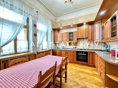 квартира за адресою Десятинна вул., 10