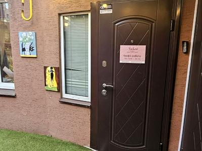 комерційна за адресою Боголюбова вул., 20