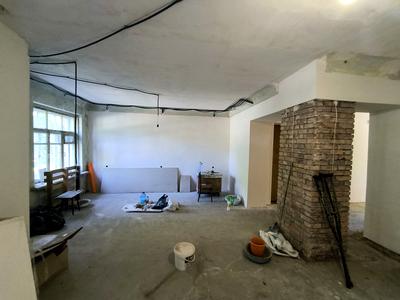 комерційна за адресою Конституції просп., 17