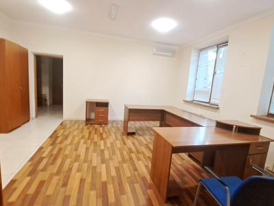 комерційна за адресою Незалежності вул., 18а