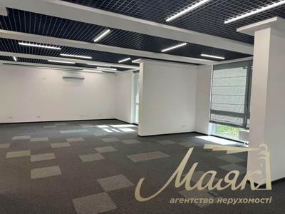 комерційна за адресою Джона Маккейна вул. (Івана Кудрі), 1