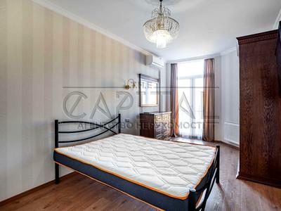квартира за адресою Регенераторна вул., 4 к11