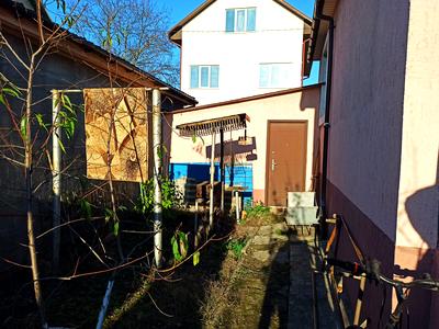 будинок за адресою 7 вишнева