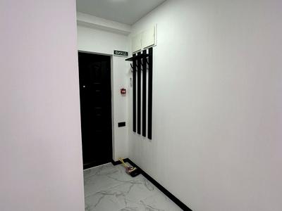 комерційна за адресою Літературна вул., 8