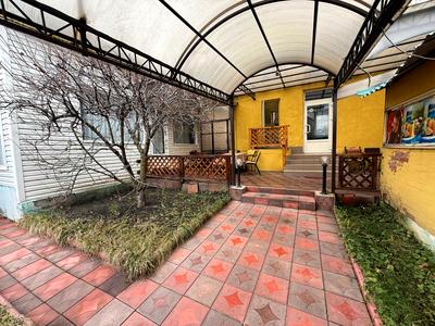 комерційна за адресою Пасічна вул., 24