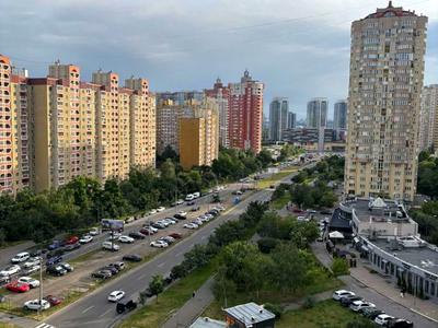 квартира за адресою Анни Ахматової вул., 32/18
