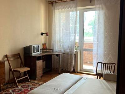 квартира за адресою Космонавтів вул., 64а