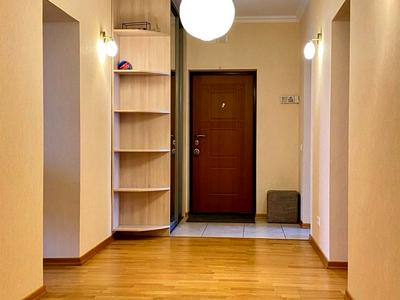 квартира за адресою Анни Ахматової вул., 31