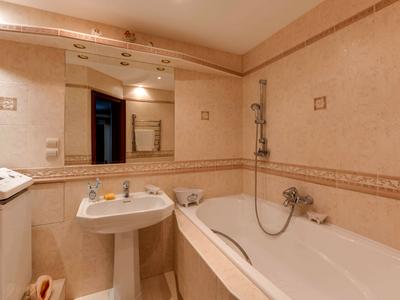 квартира за адресою Академіка Глушкова просп., 32
