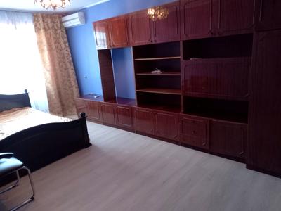 квартира за адресою Дніпровська набережна вул., 9