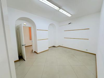 комерційна за адресою Дерибасівська вул., 1