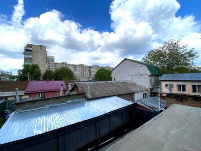 коммерческая по адресу Грушевського ул., 32-А