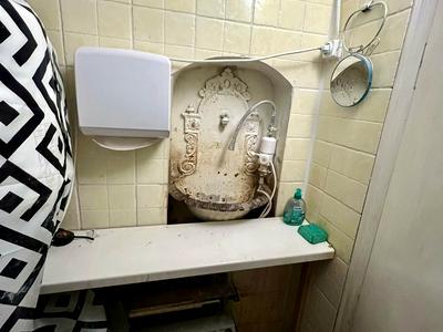 комерційна за адресою Євгена Гладишевського вул., 10