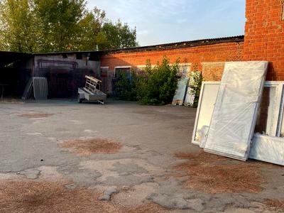 комерційна за адресою Соборності вул., 142