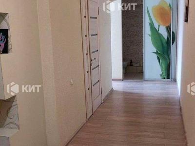 квартира за адресою Конституції пл., 2/2