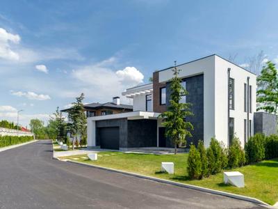будинок за адресою Центральна вул.
