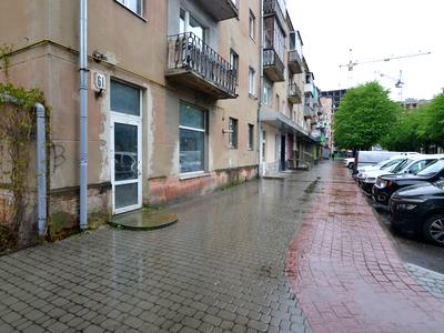 комерційна за адресою Бельведерська вул., 61