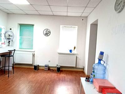 комерційна за адресою Садова вул., 7