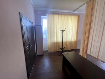 коммерческая по адресу Леся Курбаса ул., 7