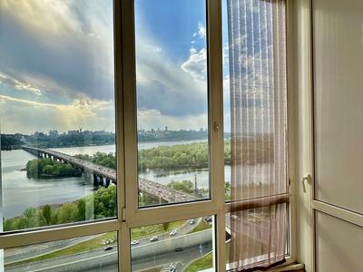 квартира за адресою Дніпровська набережна вул., 1