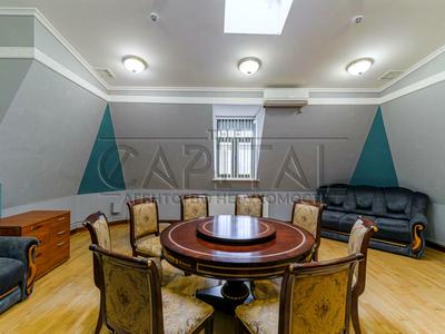 комерційна за адресою Липська вул., 10