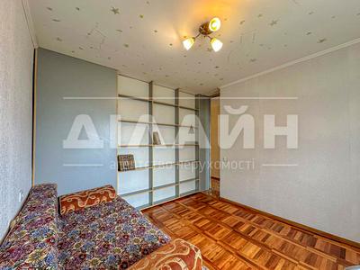 квартира за адресою Шкільна вул. (Героїв Сталінграда), 48