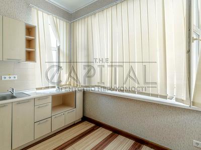 комерційна за адресою Саксаганського вул., 67