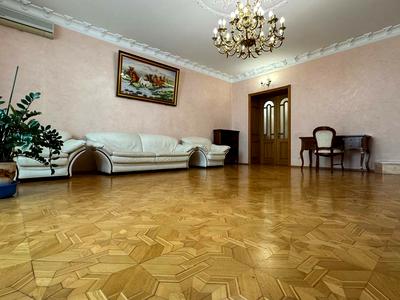 квартира за адресою Довженка вул., 8