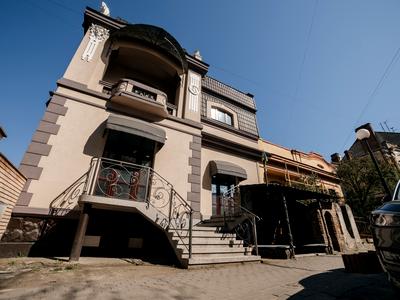 комерційна за адресою Шопена вул., 3