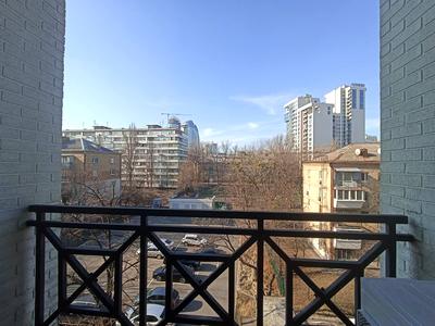 комерційна за адресою Миколи Міхновського бульв. (Дружби Народів), 19