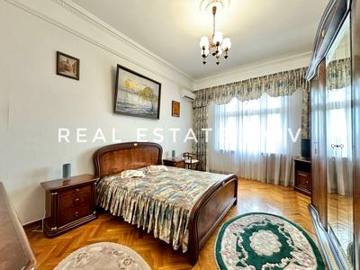 квартира за адресою Десятинна вул., 10